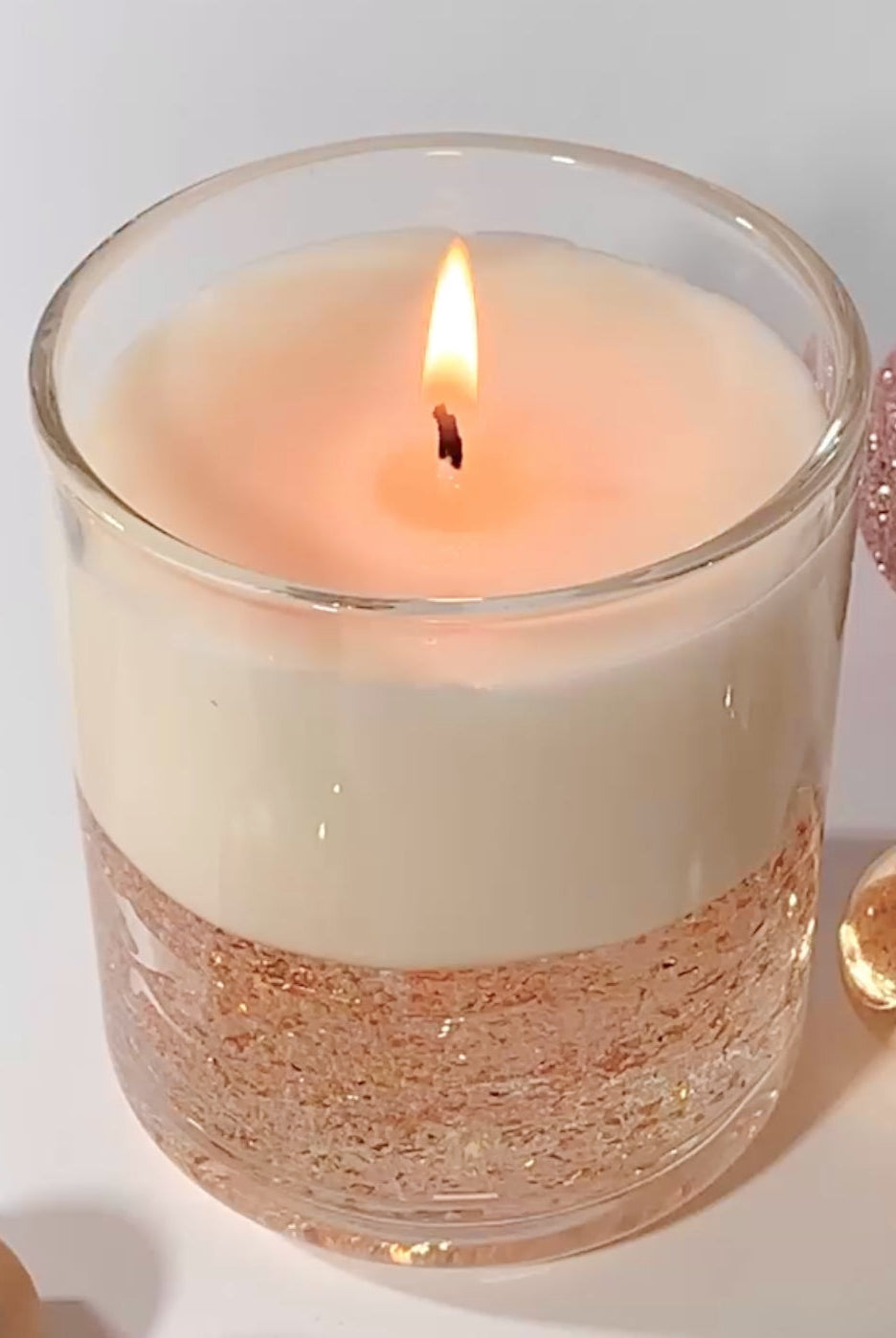 ✨ The Gold-Flake Candle That’s Taking Over Christmas