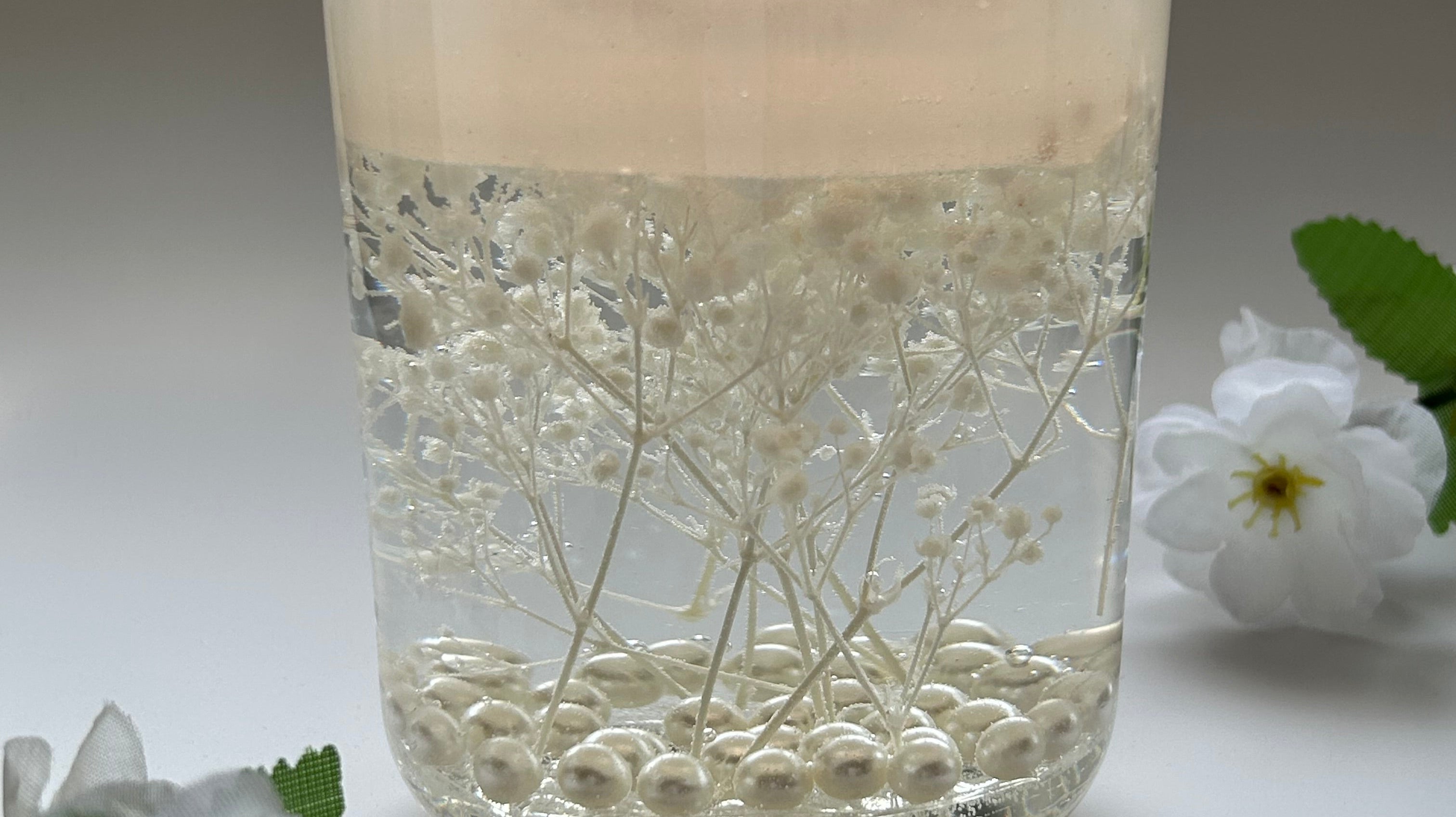 The Candle That Accidentally Became Wedding Season’s Main Character