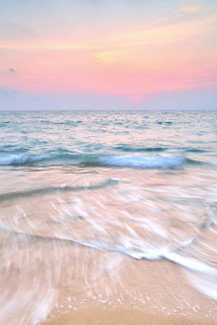 Beachy Vibes Fragrance Oil for candle making. A picture of the beach is depicted