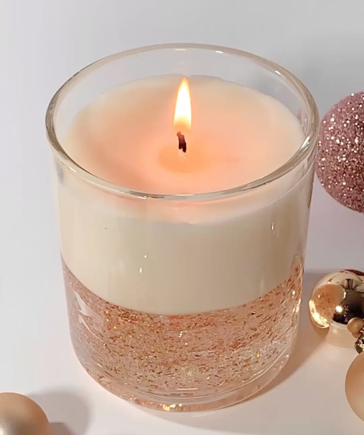 ✨ The Gold-Flake Candle That’s Taking Over Christmas